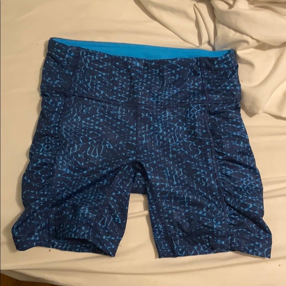 blue lululemon shorts - Picture 1 of 3